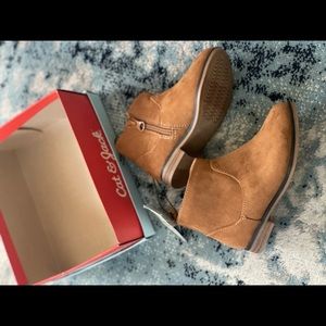 Toddler Booties. New With Tags and box size 9